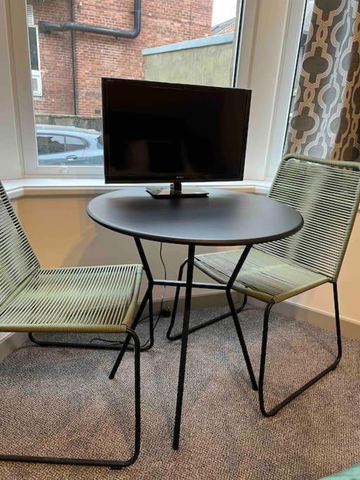 2 Bed Ground Floor Apartment, Sleeps 4 With Free Parking Harrogate Exteriér fotografie