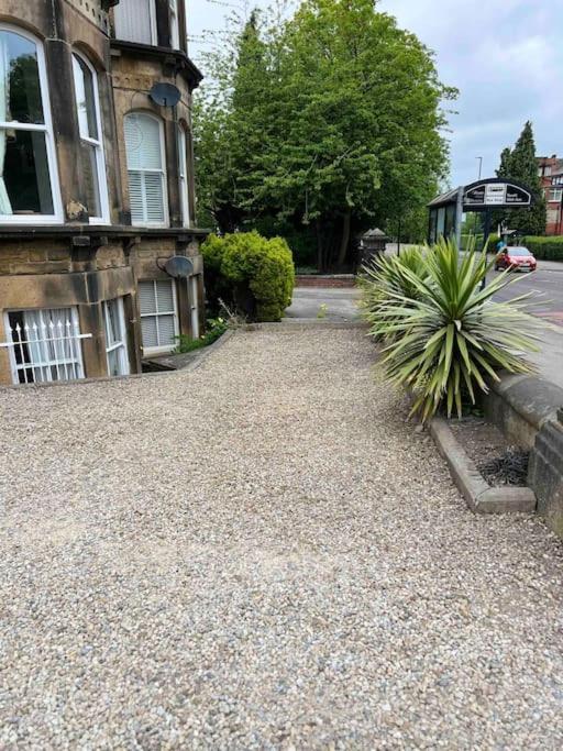 2 Bed Ground Floor Apartment, Sleeps 4 With Free Parking Harrogate Exteriér fotografie