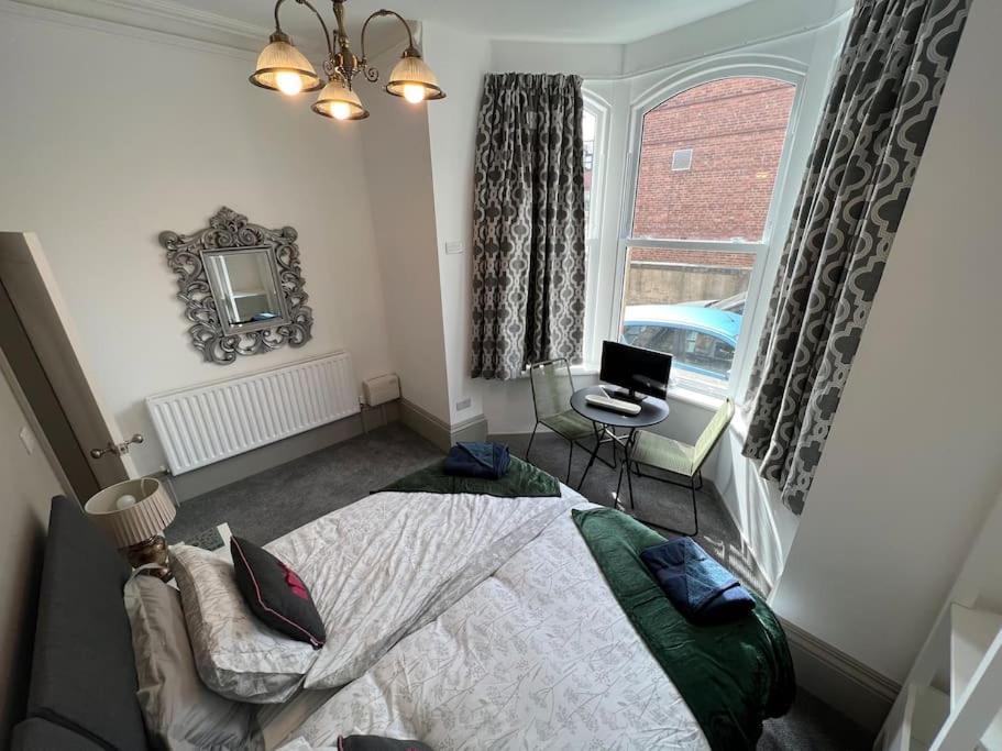 2 Bed Ground Floor Apartment, Sleeps 4 With Free Parking Harrogate Exteriér fotografie