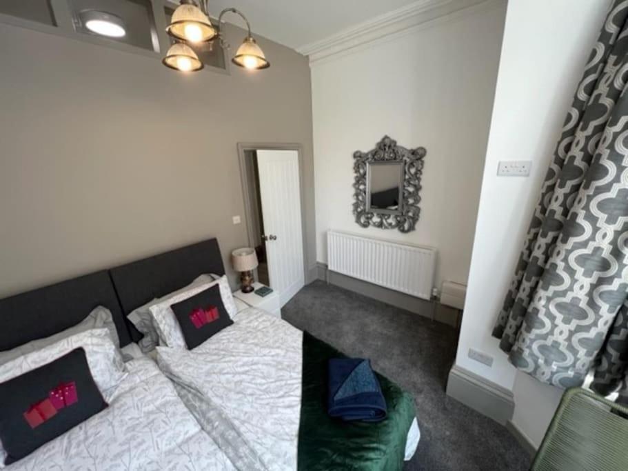 2 Bed Ground Floor Apartment, Sleeps 4 With Free Parking Harrogate Exteriér fotografie