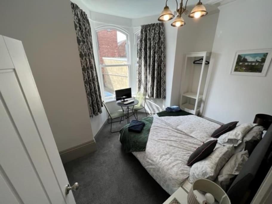 2 Bed Ground Floor Apartment, Sleeps 4 With Free Parking Harrogate Exteriér fotografie